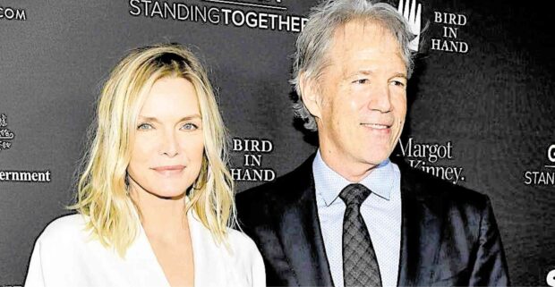 David E. Kelley (right) with wife Michelle Pfeiffer —AFP