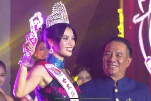 Miss Chinese World President Tan Sri Datuk Danny Ooi (right) crowns Annie Uson as 2023 Miss Chinese World./MISS CHINESE WORLD FACEBOOK PHOTO