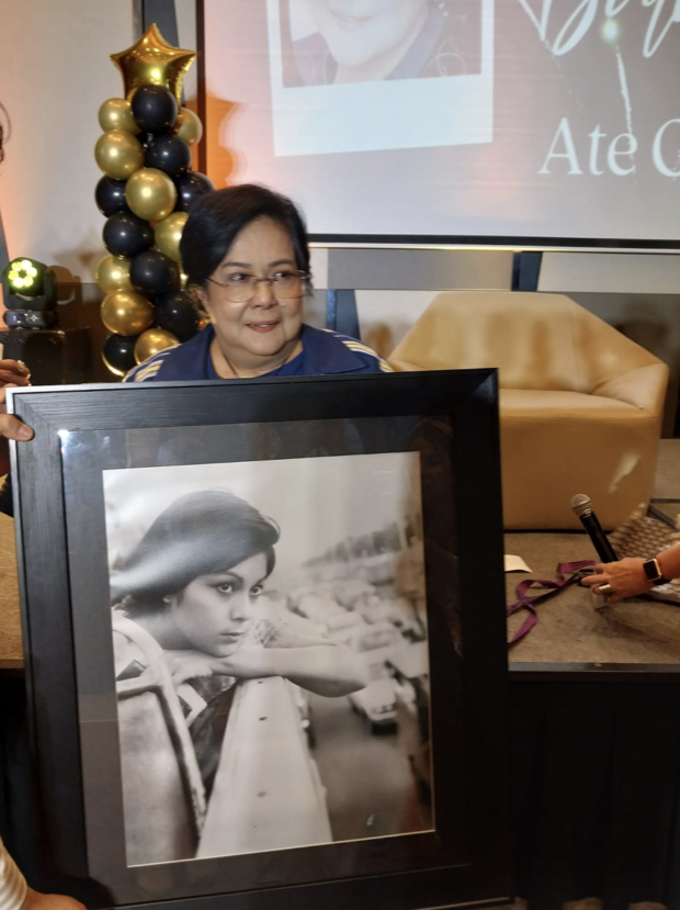 Nora Aunor with an enlarged copy of a photography by noted lensman Romy Vitug. Photo by Alex Brosas