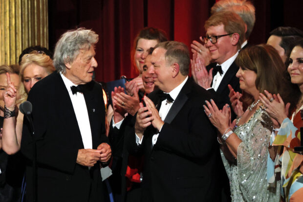 Tom Stoppard accepts the award for Best New Play for "Leopoldstadt" at the 76th Annual Tony Awards in New York City, U.S., June 11, 2023. REUTERS/Brendan Mcdermid