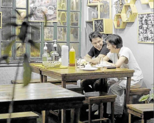 Scene from “Love on a Budget,” featuring Carlo Aquino (left)and Charlie Dizon
