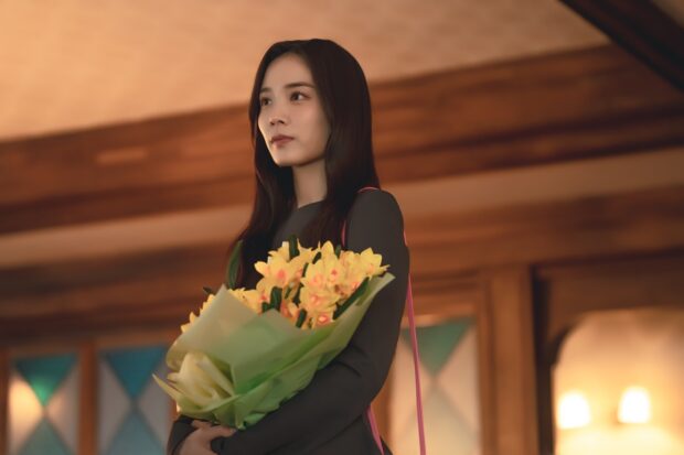 Yoon So-hee as Yoon Hae-seon and Na Hae-won. Image: Courtesy of Prime Video