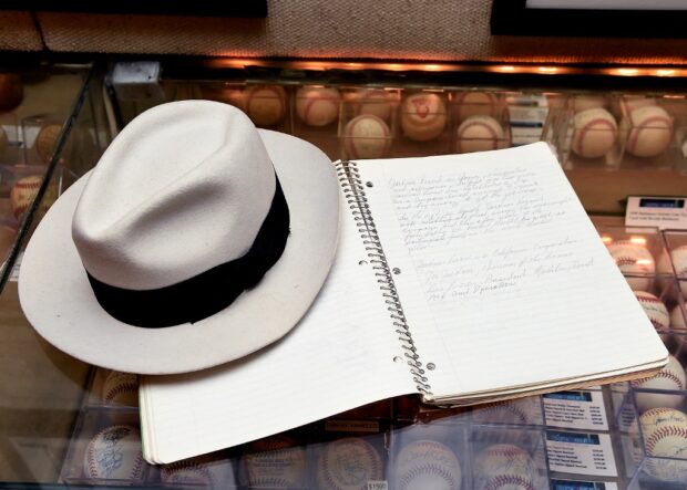 Motown 25 Fedora wore by Michael Jackson sold for €77,640 - MJVibe