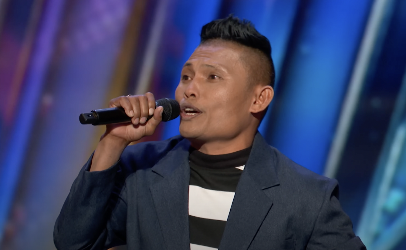 Filipino singer Roland Abante gets standing ovation from judges, crowd