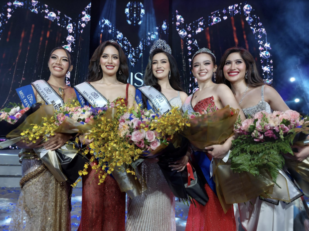 Miss Manila Gabrielle Lantzer (center) beams to the crowd with her court composed of (from left) second runner-up Francine Tajanlangit, Miss Manila-Charity Anna Carres De Mesa, Miss Manila-Tourism Angela Okol, and first runner-up Karen Nicole Piccio./ARMIN P. ADINA
