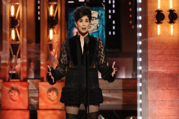 FILE PHOTO: Sarah Silverman presents the "Mr. Saturday Night" musical at the 75th Annual Tony Awards in New York City, U.S., June 12, 2022.  REUTERS/Brendan McDermid/File Photo