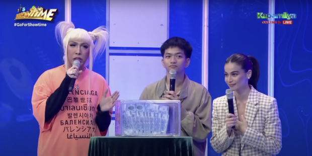 (From left) Vice Ganda, "It's Showtime" contestant Arnold, Anne Curtis. Image: Screengrab from YouTube/ABS-CBN Entertainment