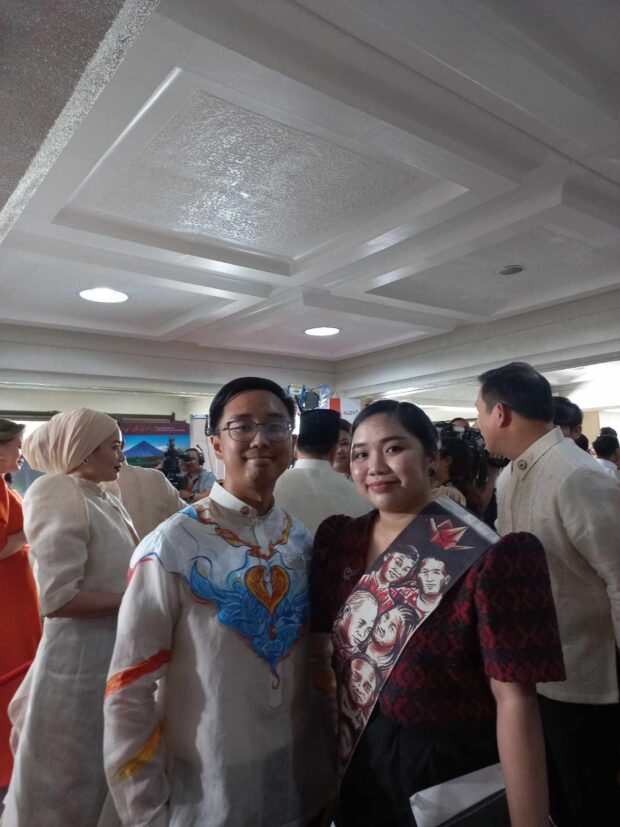 (From left) Kabataan partylist rep. Raoul Manuel and ACT Teachers partylist rep. France Castro. Image: Courtesy of BEATRICE PINLAC/INQUIRER.net