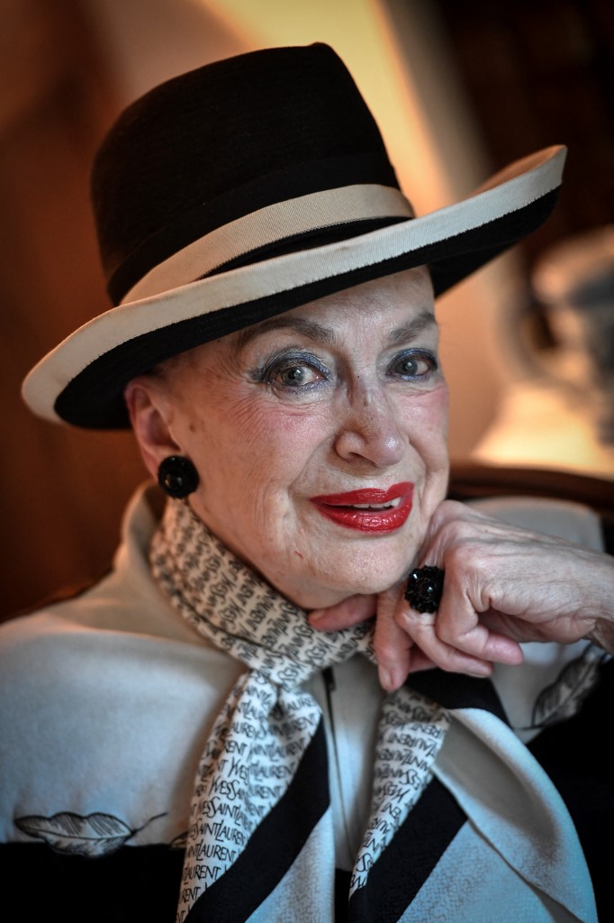 'Lady in the hat': Miss France diva Genevieve de Fontenay dead at 90 ...