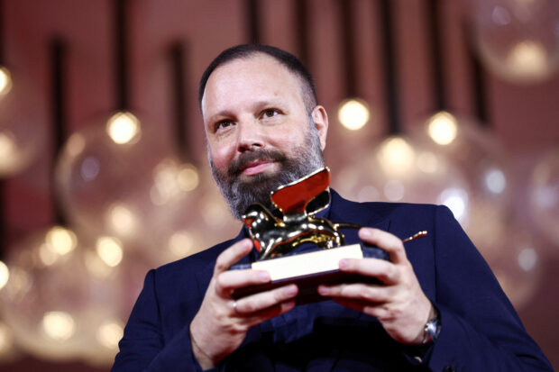 The 80th Venice Film Festival - Awards Ceremony - Venice, Italy, September 9, 2023. Director Yorgos Lanthimos poses with Golden Lion Award for Best Film for the movie 'Poor Things'. REUTERS/Guglielmo Mangiapane
