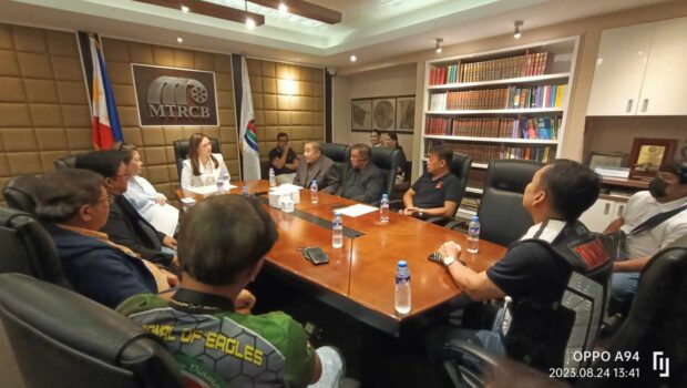 A photo of the Kapisanan ng mga Social Media Broadcasters ng Pilipinas Inc. at MTRCB's office. Image: Facebook/Commander Red