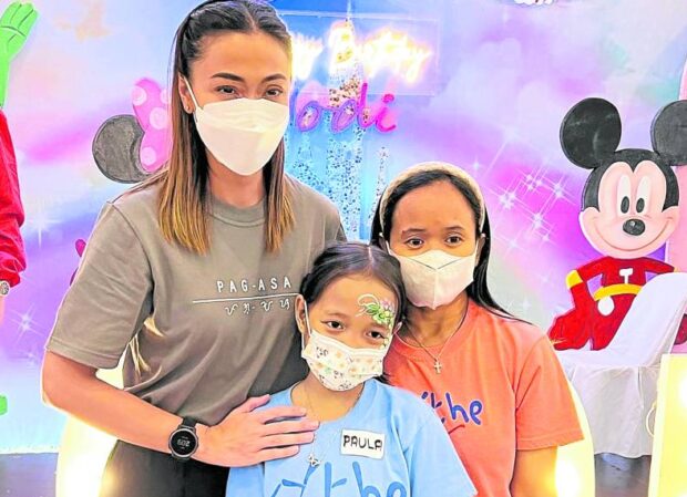 Jodi Sta. Maria (left) spends day with kids of Kythe Foundation.