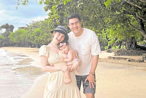 Manzano (right) with wife Jessy and daughter Isabella Rose —PHOTO FROM JESSY MENDIOLA’S INSTAGRAM