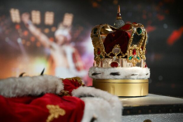 Freddie Mercury's signature crown and cloak ensemble,jpg