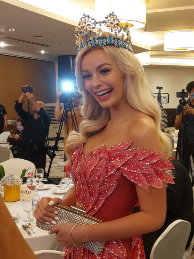 Reigning Miss World Karolina Bielawska