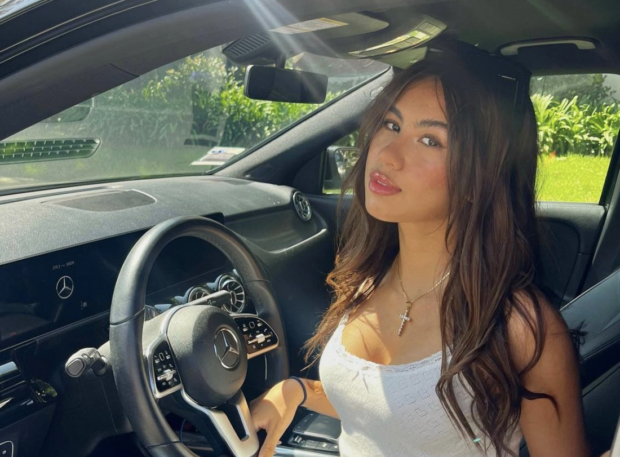 Lauren Gutierrez 20 yaşında kendi lüks arabasını satın alıyor
