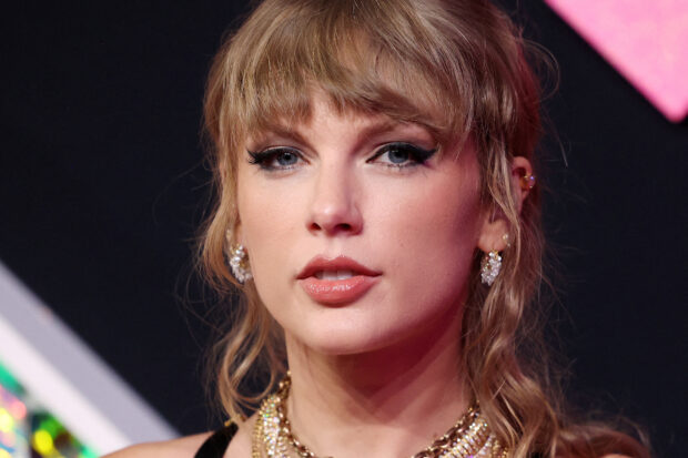 FILE PHOTO: Taylor Swift attends the 2023 MTV Video Music Awards at the Prudential Center in Newark, New Jersey, U.S., September 12, 2023. REUTERS/Andrew Kelly/File Photo