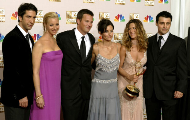 FILE PHOTO: The cast of "Friends" appears in the photo room at the 54th annual Emmy Awards in Los Angeles September 22, 2002. From the left are David Schwimmer, Lisa Kudrow, Matthew Perry, Courteney Cox Arquette, Jennifer Aniston and Matt LeBlanc. REUTERS/Mike Blake/File Photo