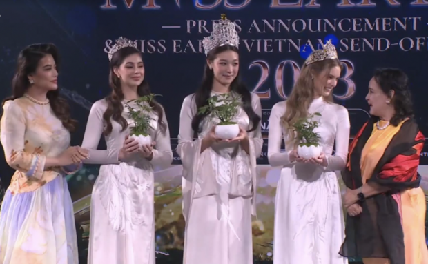 Reigning Miss Earth Mina Sue Choi (center) is joined by (from left) TNA Entertainment CEO Truong Ngoc Anh, Miss Fire Andrea Aguilera, Miss Air Sheridan Mortlock, and Carousel Productions EVP Lorraine Schuck./SCREENSHOT FROM MISS EARTH LIVE VIDEO