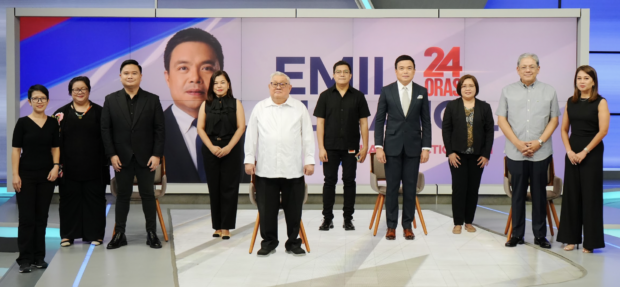 Emil Sumangil with GMA Network Chairman and CEO Atty. Felipe L. Gozon; President and COO Gilberto R. Duavit, Jr.; and Senior Vice President and Head of GMA Integrated News, Regional TV, and Synergy Oliver Victor B. Amoroso; GMA Integrated News Vice President and Deputy Head for News Programs and Specials Michelle Seva; GMA Integrated News Consultant Grace Dela Peña-Reyes; Asst. VP John Ray Arrabe; GMA Integrated News anchor Pia Arcangel; and the GMA Integrated News Cluster Heads and Program Managers.