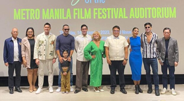 Metro Manila Development Authority chair Romando Artes with the MMFF executive committee and actor representatives --ALLAN DIONES