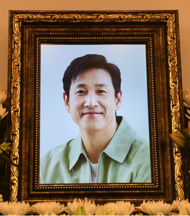 Lee Sun-kyun's portrait is seen at his funeral altar at Seoul National University Hospital’s funeral hall in Jongno-gu, Seoul on Dec. 28. Image: Joint Press Corp. via The Korea Herald