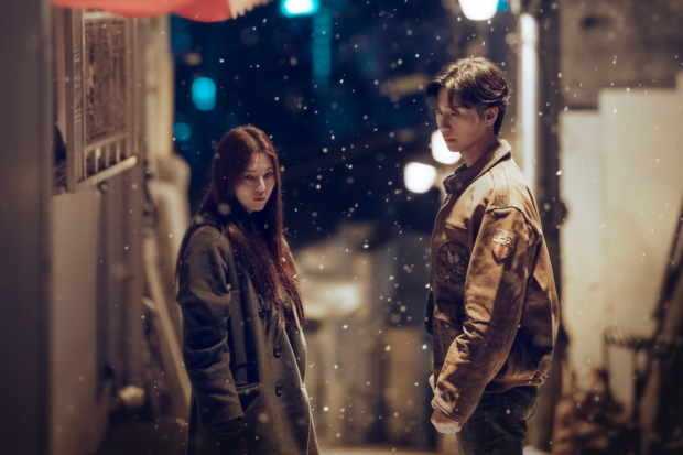 (From left) Han So-hee, Park Seo-jun. Image: Courtesy of Netflix Korea