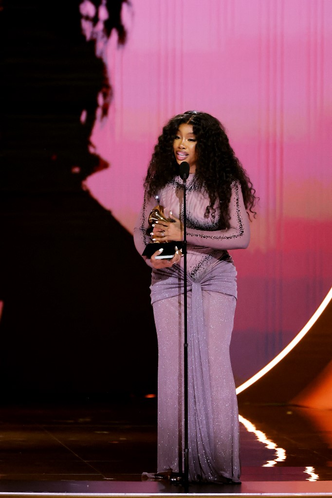 SZA accepts the Best R&B Song award for "Snooze" onstage during the 66th Grammy Awards at Crypto.com Arena on Feb. 04, 2024 in Los Angeles, California. Image: Kevin Winter/Getty Images for The Recording Academy/AFP