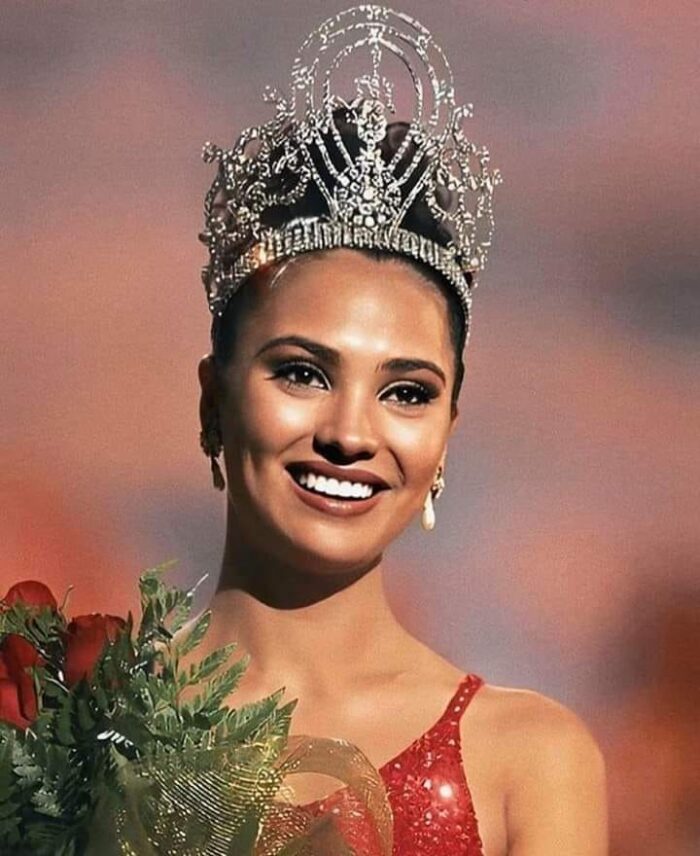 Miss Universe 2000 Lara Dutta. Image: Facebook/Miss Universe