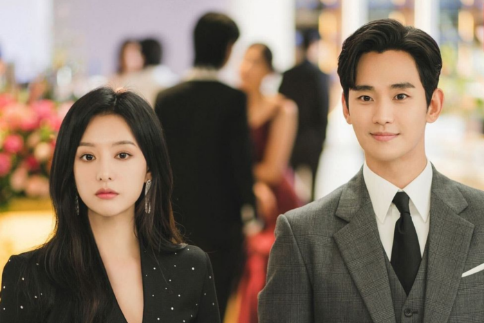 (From left) Kim Ji-won and Kim Soo-hyun in a new series. Image: Courtesy of Netflix Korea
