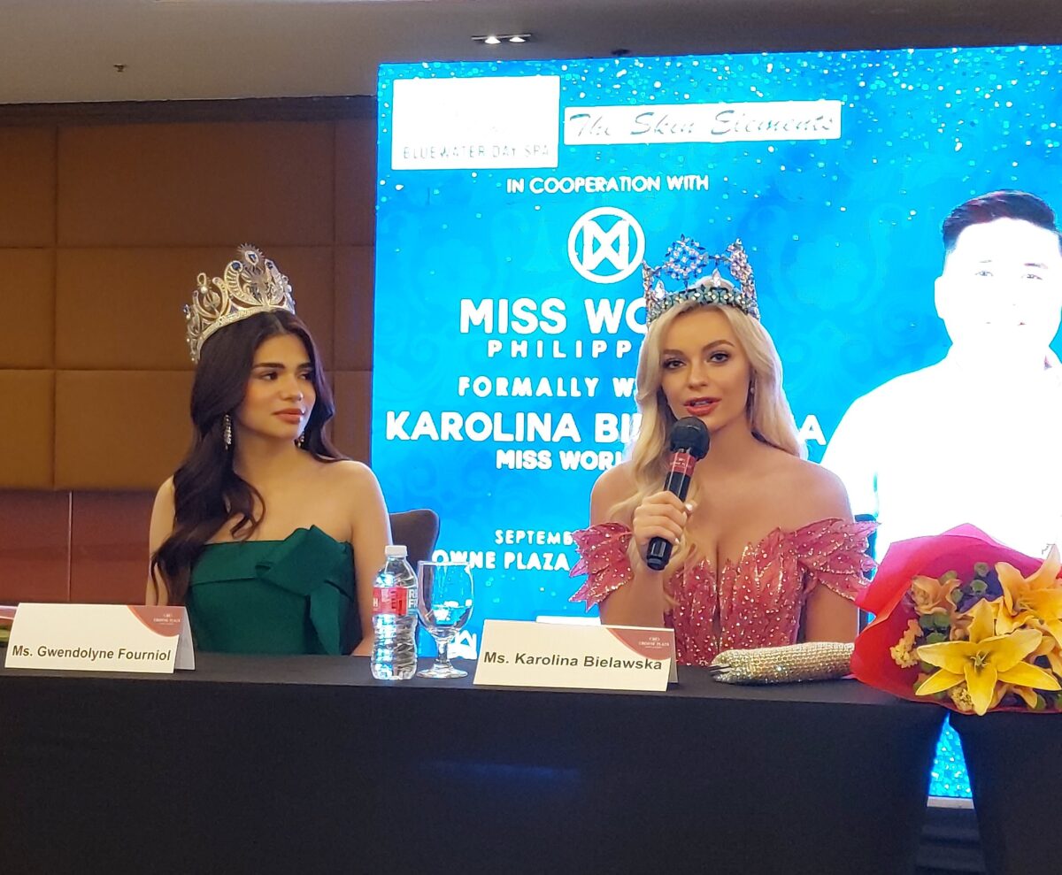 Miss World Philippines Gwendolyne Fourniol (left) and reigning Miss World Karolina Bielawska/ARMIN P. ADINA