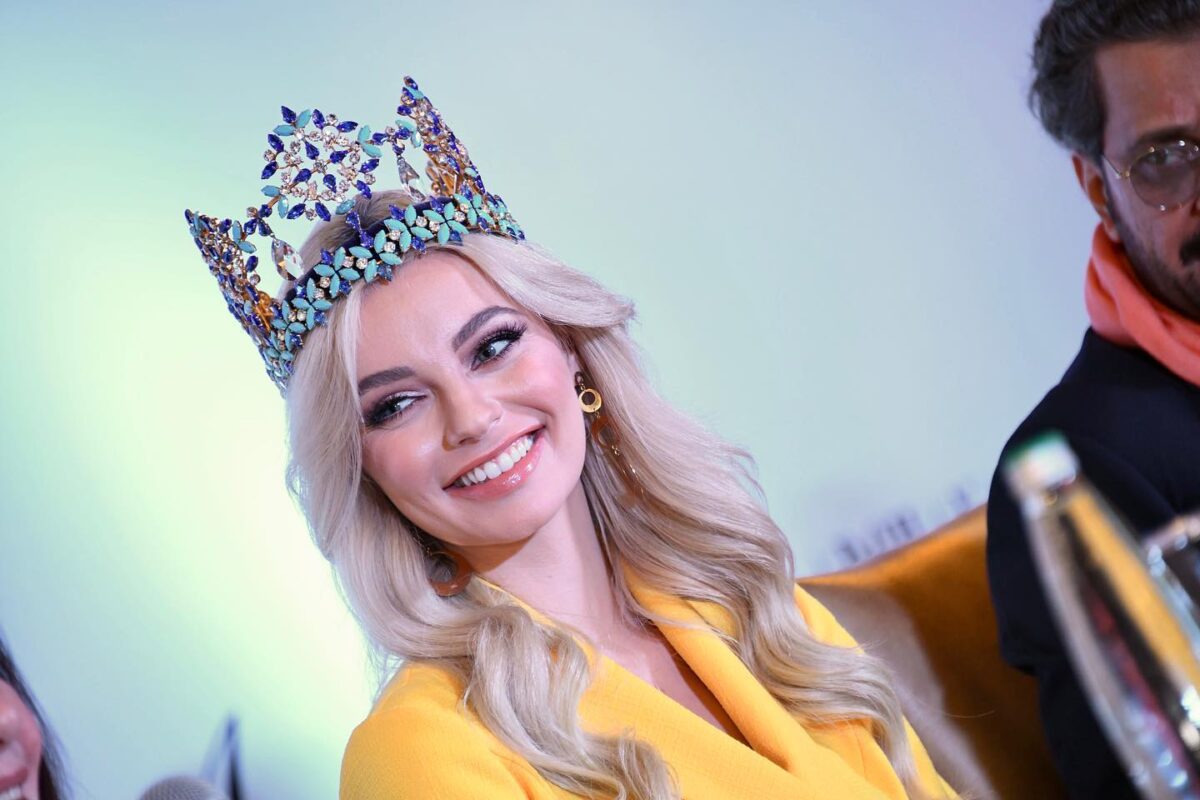 Reigning Miss World Karolina BielawskaMISS WORLD FACEBOOK PHOTO