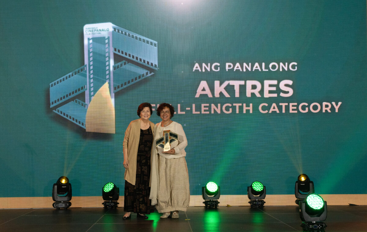 Shamaine Buencamino wins best actress at newest local film fest | Shamaine Buencamino (right) accepting the award for Panalong Aktres (Full-Length Category) for the film “Pushcart Tales.” | Image: CinePanalo file photo