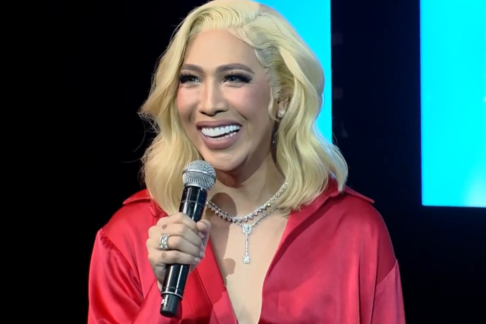 Pinasalamatan ni Vice Ganda ang GMA bilang 'It's Showtime' takes plum ...