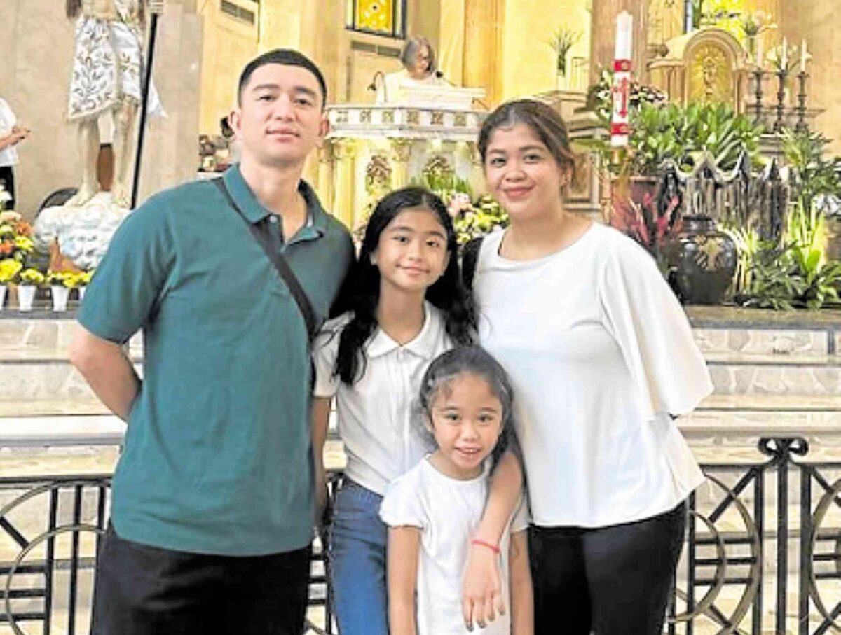 ‘Construction ongoing,’ says Melai Cantiveros on 3rd baby |  Cantiveros (right) with husband Jason and daughters Mela and Stela