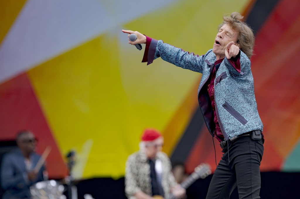 Mick Jagger wades into politics and lashes out at Louisiana's governor during a performance