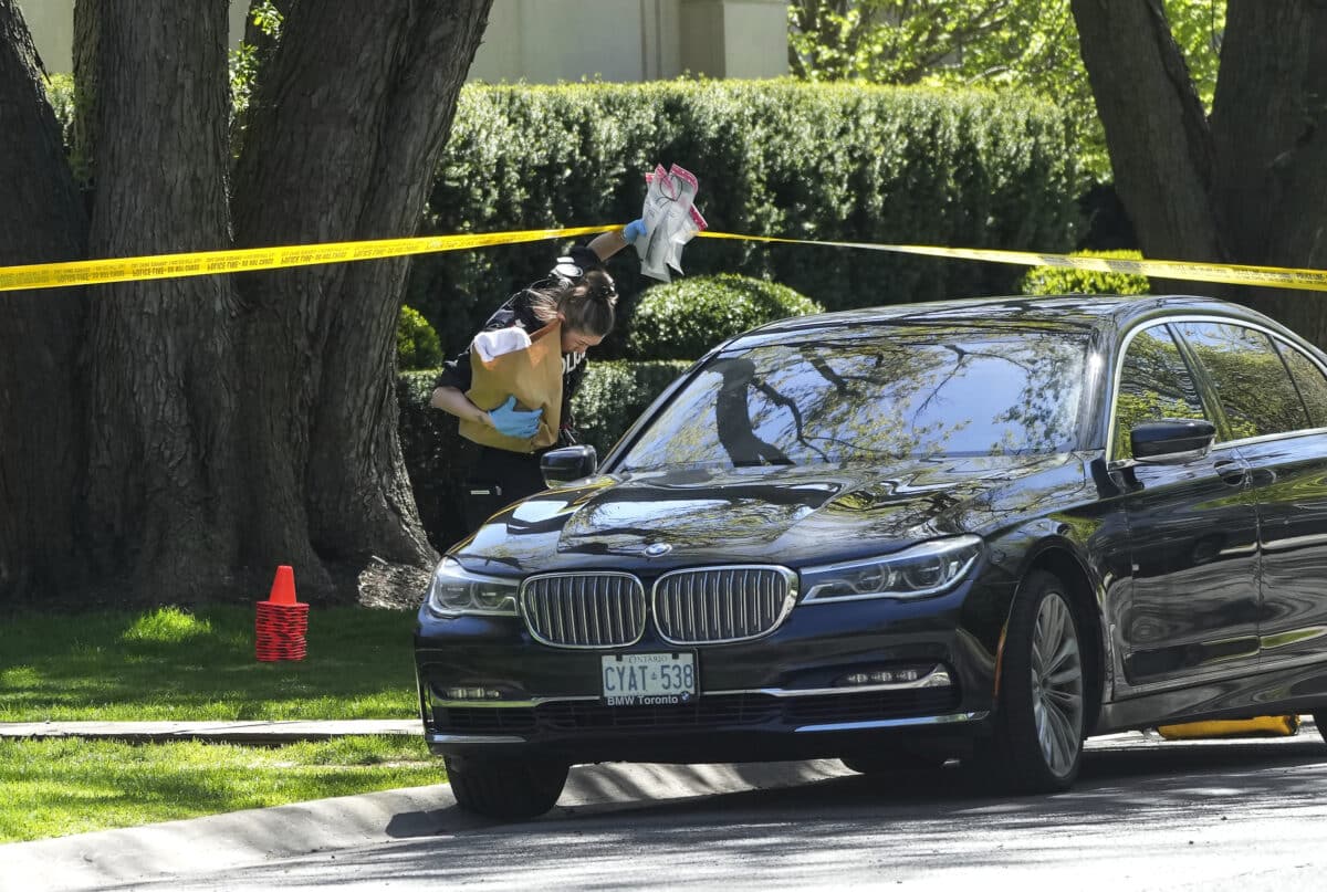 Toronto Police investigate a shooting outside the mansion of rapper Drake
