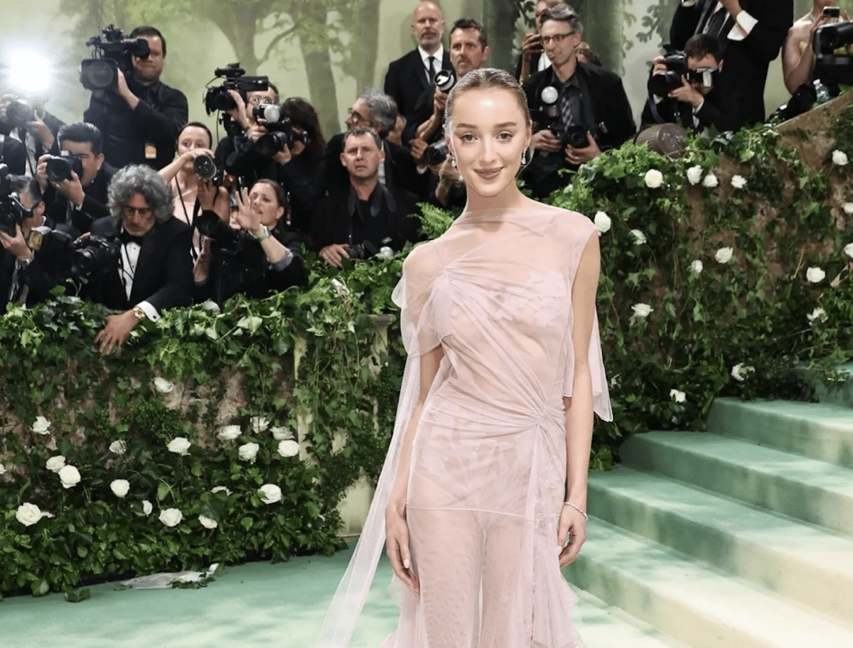 'Bridgerton' star Phoebe Dynevor is engaged — reports | Image: Instagram/@phoebedynevor