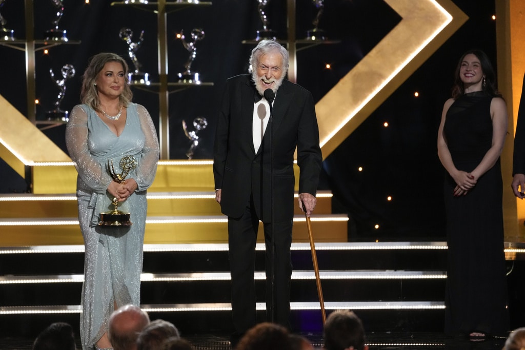 Dick Van Dyke becomes the oldest Daytime Emmy winner at age 98