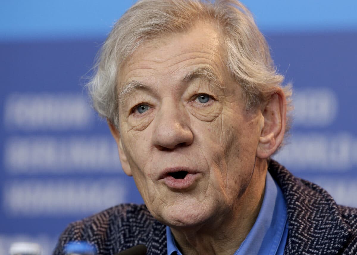 ‘Lord of the Rings’ actor Ian McKellen hospitalized after falling off stage