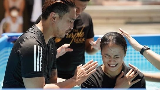 Lovely Abella and Benj Manalo get baptized as Christians