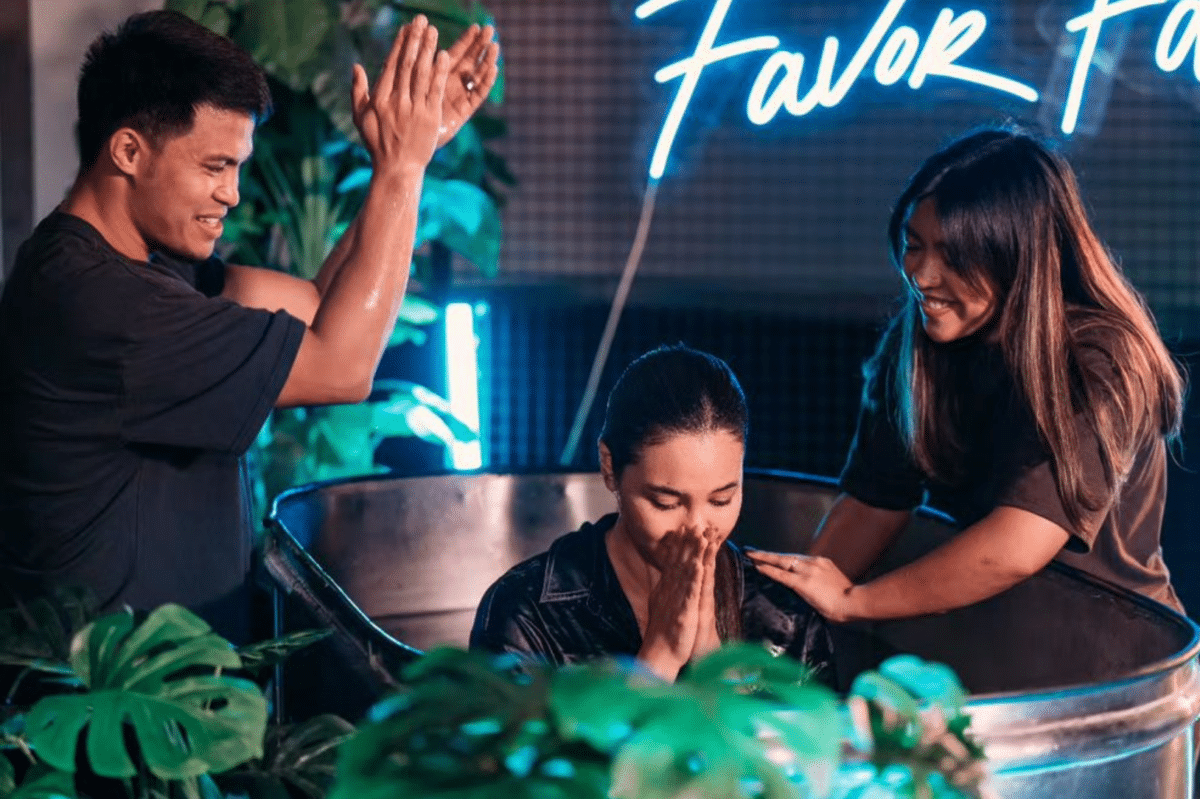 Catriona Gray (center) as she underwent water baptism. Image: Instagram/@catriona_gray