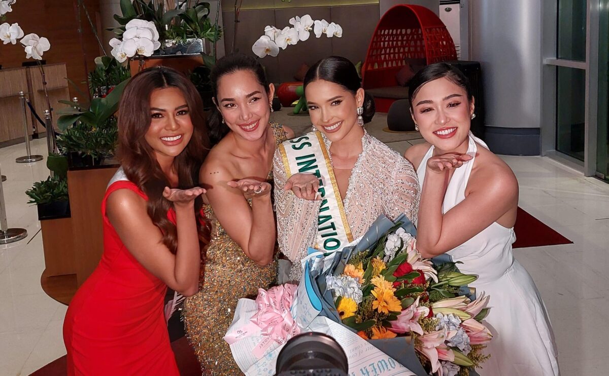 Miss International Andrea Rubio (second from right) with (from left) Bb. Pilipinas International Angelica Lopez, 2013 Miss International Bea Rose Santiago, and Miss International third runner-up Nicole Borromeo