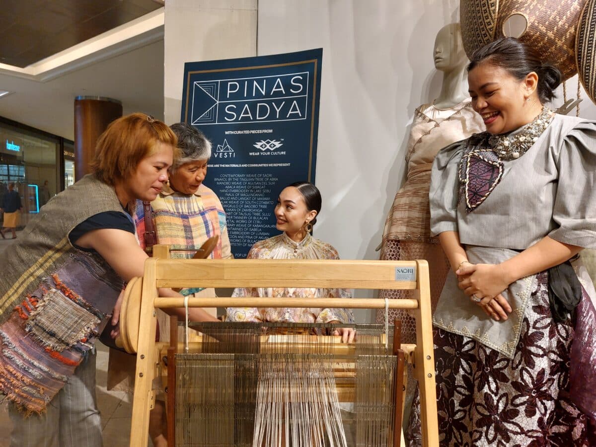 R’Bonney Gabriel (second from right) learns weaving from Saori Philippines weaving trainer Becky Santiago (second from left) and weaver Jo Bernabe (left) as Pinas Sadya founder Skeeter Labastilla-Turgut looks on. Image: Armin P. Adina/INQUIRER.net