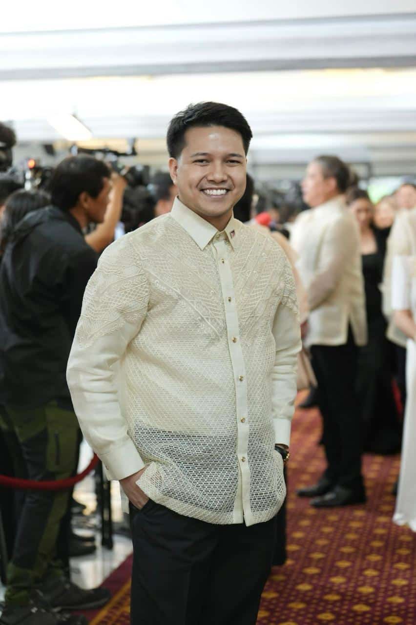 Brian Poe-Llamanzares in a “Llamanzares Barong” from Lumban, Laguna