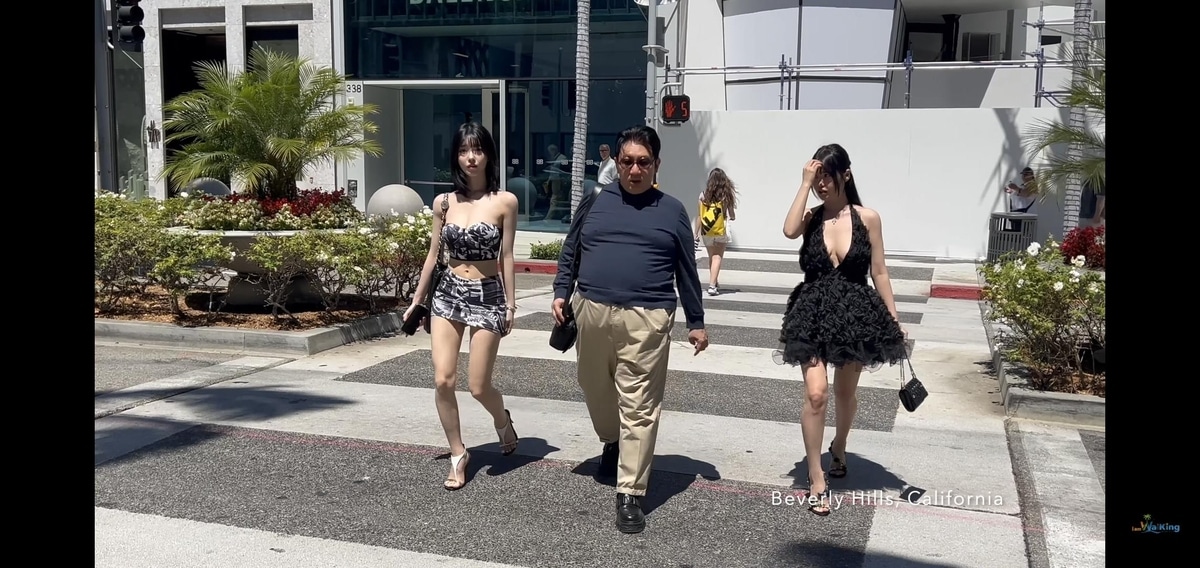 HYBE Chairman Bang Si-hyuk spotted in LA with livestreamer Seyeon. Image: YouTube via The Korea Herald