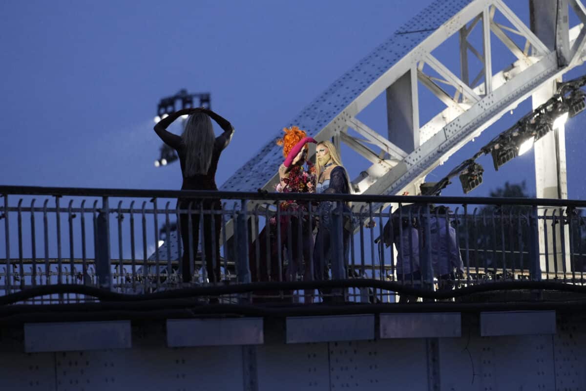 Drag queen Piche prepares to perform, at the Debilly Bridge in Paris, during the opening ceremony of the 2024 Summer Olympics, Friday, July 26, 2024. Image: AP/Tsvangirayi Mukwazhi