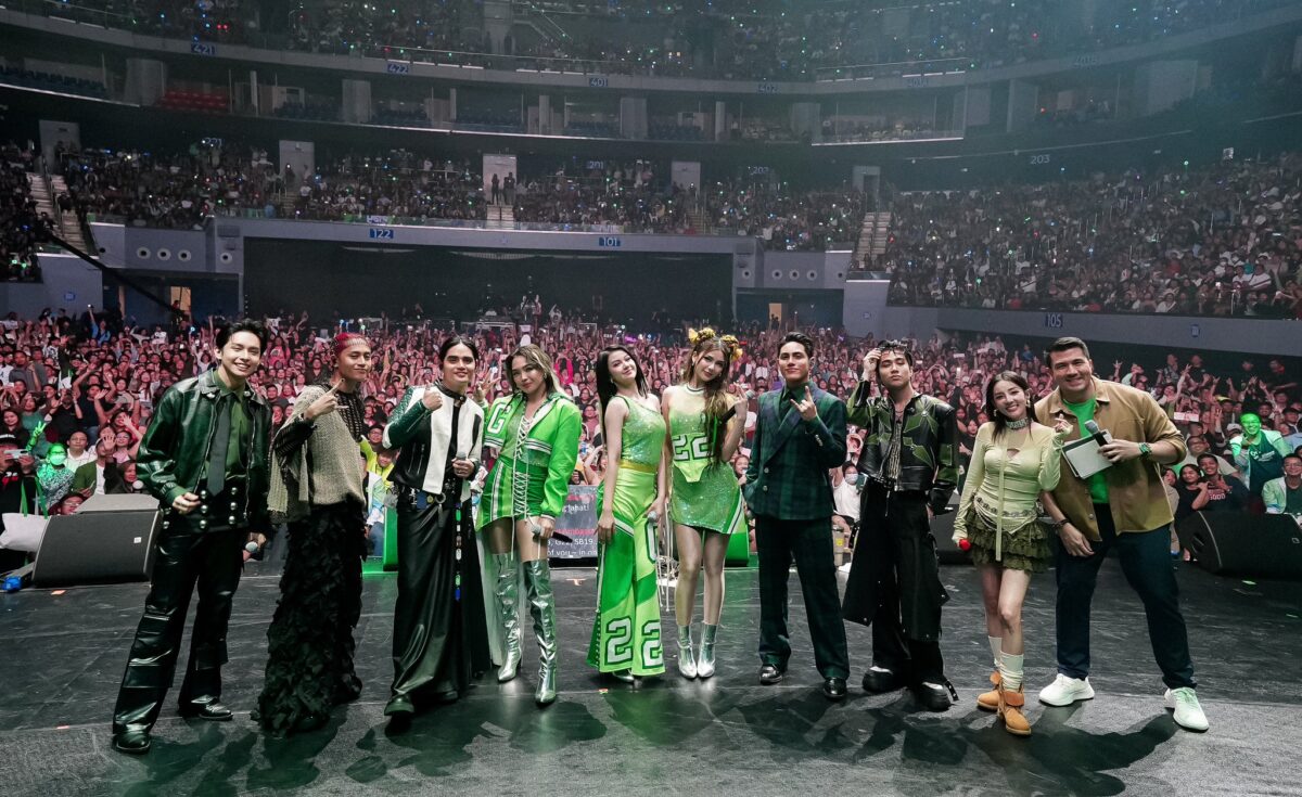 G22 (center) with SB19 and Sandara Park at the “Aim Limitless” concert at the Mall of Asia Arena. Image: X/@SB19Official