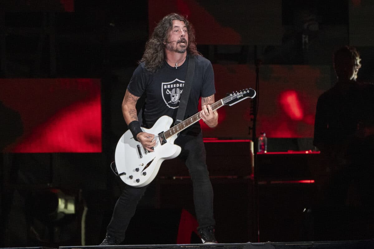 Dave Grohl says he's father to new daughter outside marriage