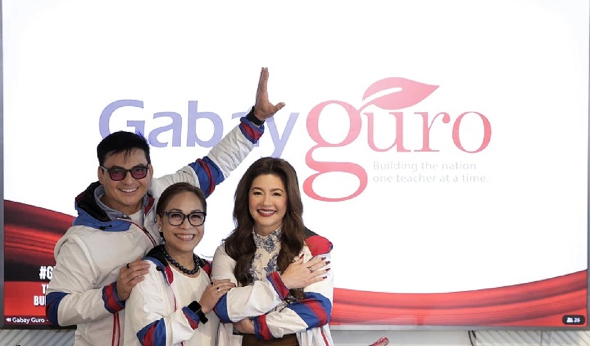 Gabby Concepcion (left) and Regine Velasquez-Alcasid with Gabay Guro chair Chaye Cabal-Revilla